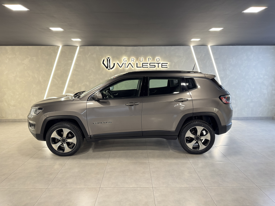 Foto JEEP COMPASS LONGITUDE D 4X4 MODELO 2017