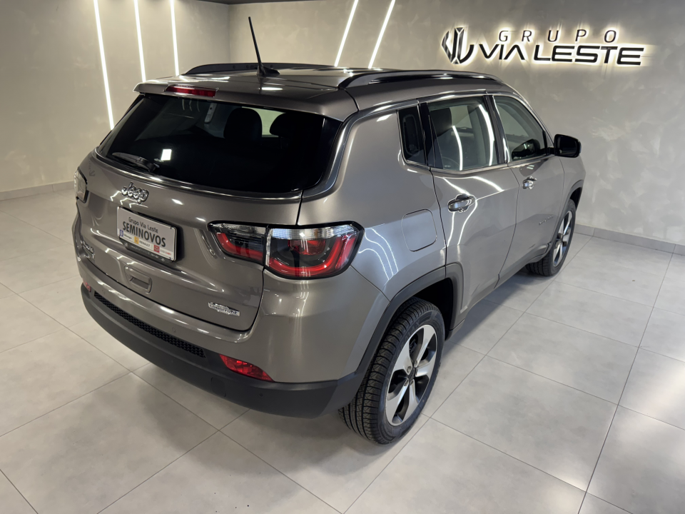 Foto JEEP COMPASS LONGITUDE D 4X4 MODELO 2017