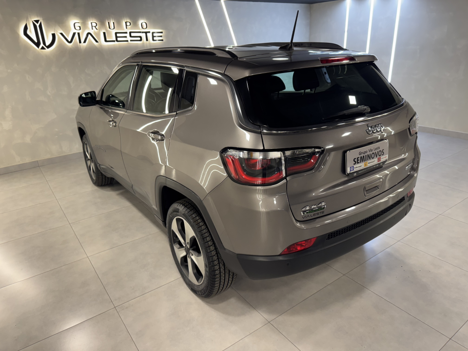 Foto JEEP COMPASS LONGITUDE D 4X4 MODELO 2017