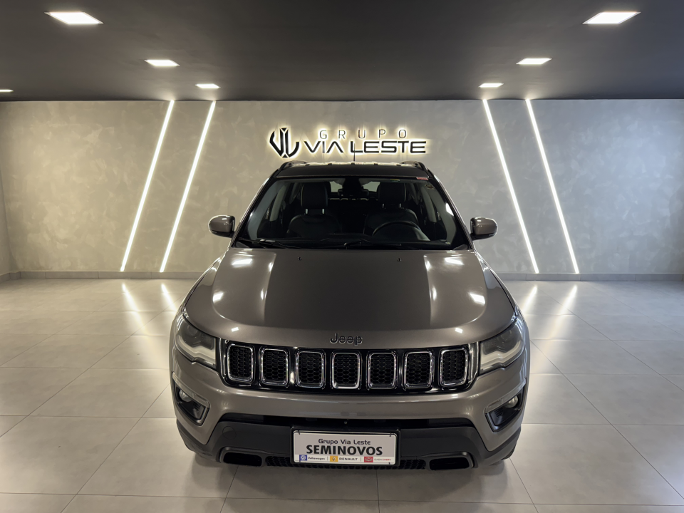Foto JEEP COMPASS LONGITUDE D 4X4 MODELO 2017