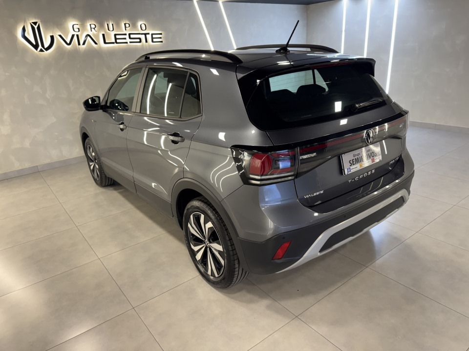Foto T-CROSS -200 TSI 1.0 AUT MODELO 2025