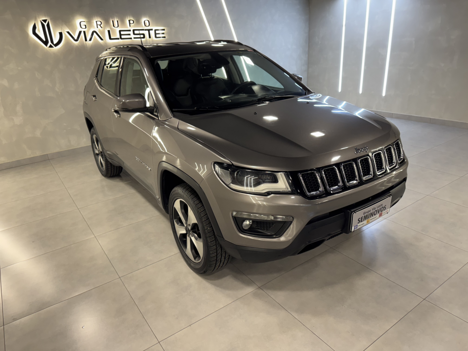 Foto JEEP COMPASS LONGITUDE D 4X4 MODELO 2017
