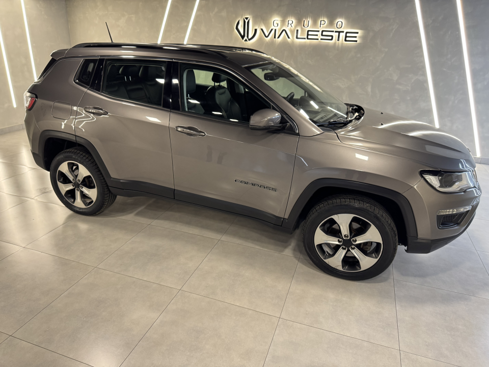 Foto JEEP COMPASS LONGITUDE D 4X4 MODELO 2017