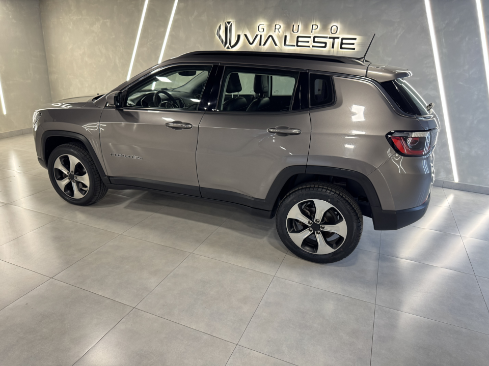 Foto JEEP COMPASS LONGITUDE D 4X4 MODELO 2017