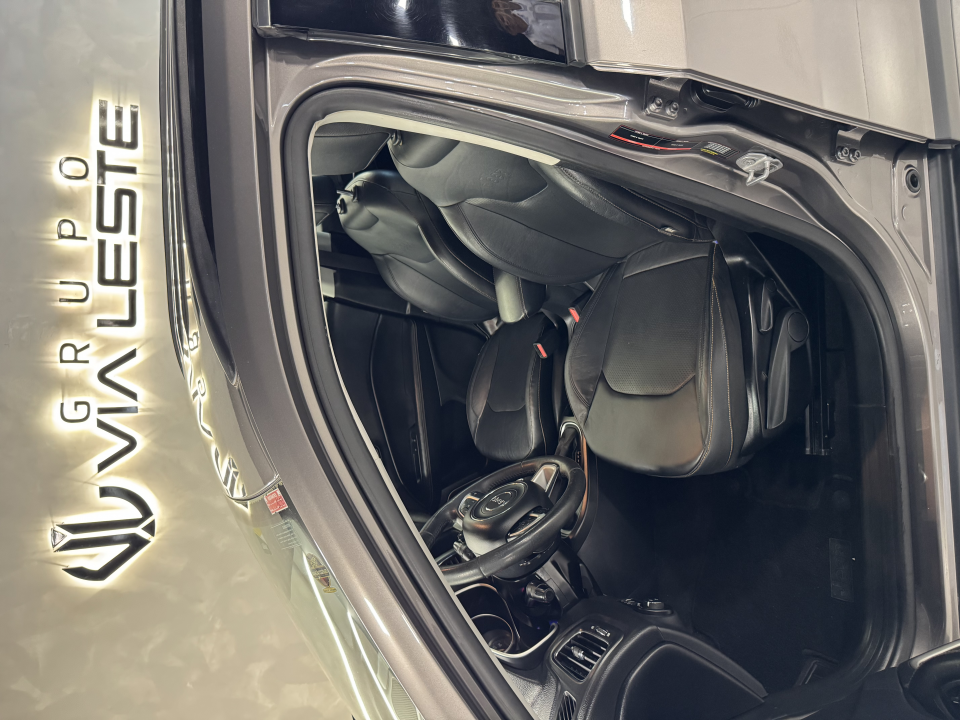 Foto JEEP COMPASS LONGITUDE D 4X4 MODELO 2017